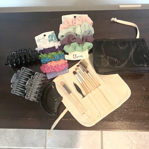 Bundle of 8 items for Eye Make-up application and Hair accessories - Picture 1 of 4